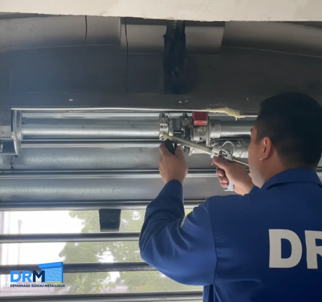Entretien rideau métallique - Contrat d'entretien préventif pour garantir le bon fonctionnement de vos fermetures métalliques. - DRM