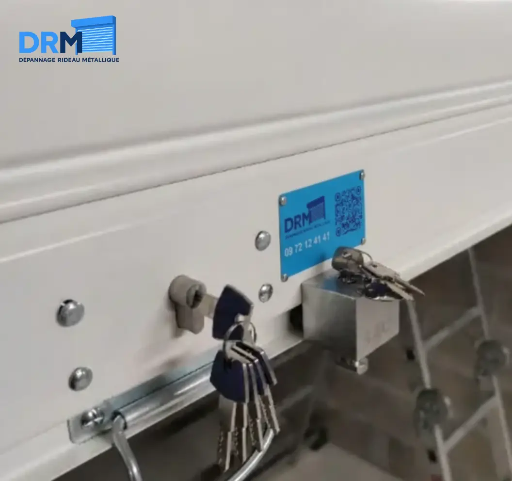 Plaque atelier fabrication DRM - Rideau métallique sur-mesure