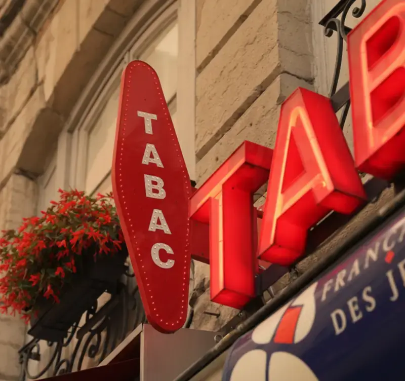 Rideau Métallique Buraliste Lille : Guide Complet 2025